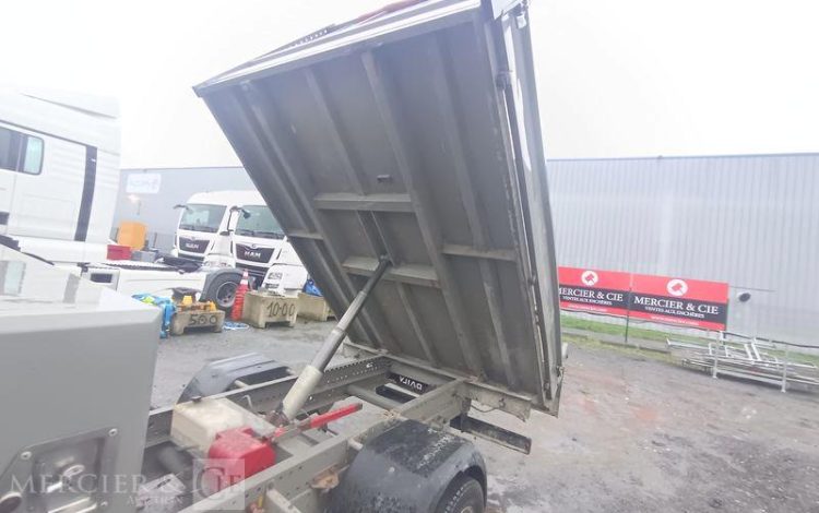 IVECO DAILY 35C12 BENNE AVEC COFFRE ACIER DIESEL – 163106 KMS – ANNEE 2017 ROUGE ER-953-VW