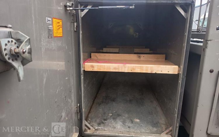 IVECO DAILY 35C12 BENNE AVEC COFFRE ACIER DIESEL – 163106 KMS – ANNEE 2017 ROUGE ER-953-VW