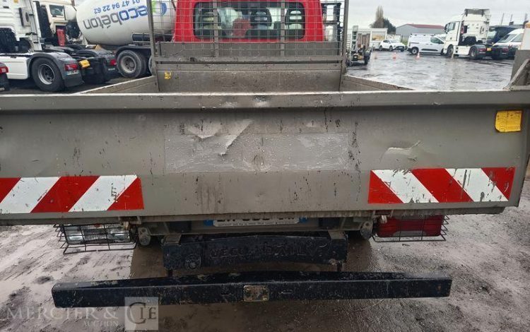 IVECO DAILY 35C12 BENNE AVEC COFFRE ACIER DIESEL – 163106 KMS – ANNEE 2017 ROUGE ER-953-VW