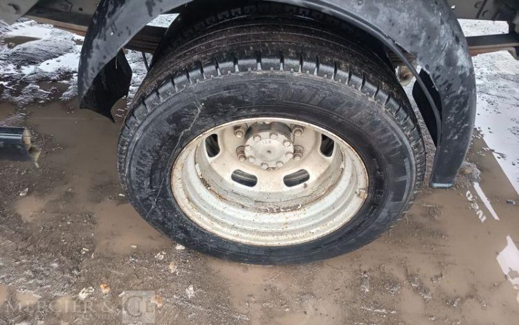 IVECO DAILY 35C12 BENNE AVEC COFFRE ACIER DIESEL – 163106 KMS – ANNEE 2017 ROUGE ER-953-VW