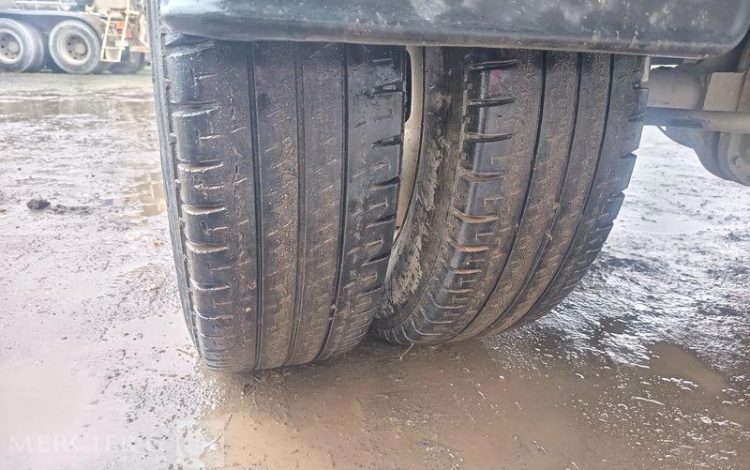 IVECO DAILY 35C12 BENNE AVEC COFFRE ACIER DIESEL – 163106 KMS – ANNEE 2017 ROUGE ER-953-VW