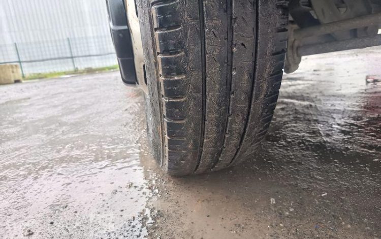 IVECO DAILY 35C12 BENNE AVEC COFFRE ACIER DIESEL – 163106 KMS – ANNEE 2017 ROUGE ER-953-VW