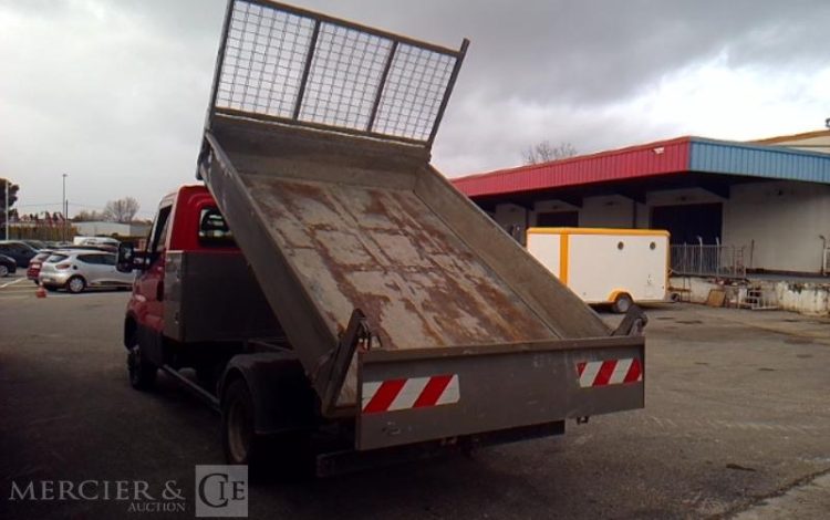 IVECO 35-120 BENNE SIMPLE CABINE COFFRE  EW-452-WV