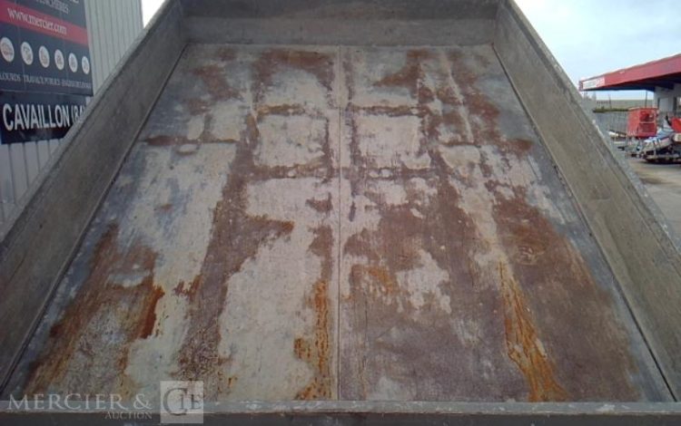 IVECO 35-120 BENNE SIMPLE CABINE COFFRE  EW-452-WV