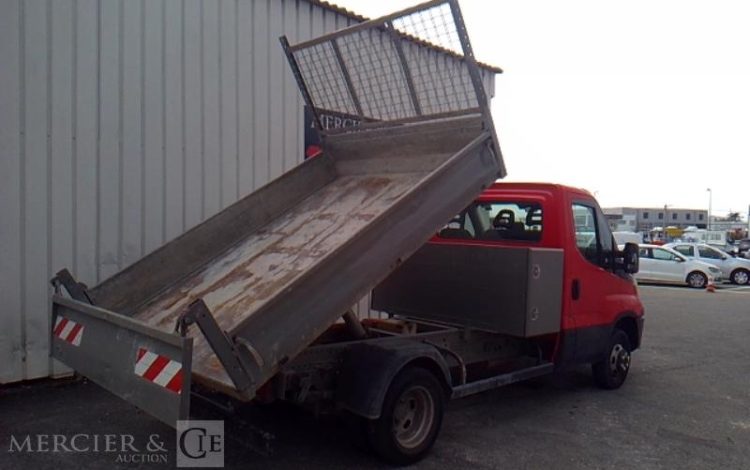 IVECO 35-120 BENNE SIMPLE CABINE COFFRE  EW-452-WV