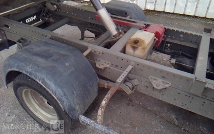 IVECO 35-120 BENNE SIMPLE CABINE COFFRE  EW-452-WV