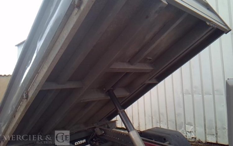 IVECO 35-120 BENNE SIMPLE CABINE COFFRE  EW-452-WV