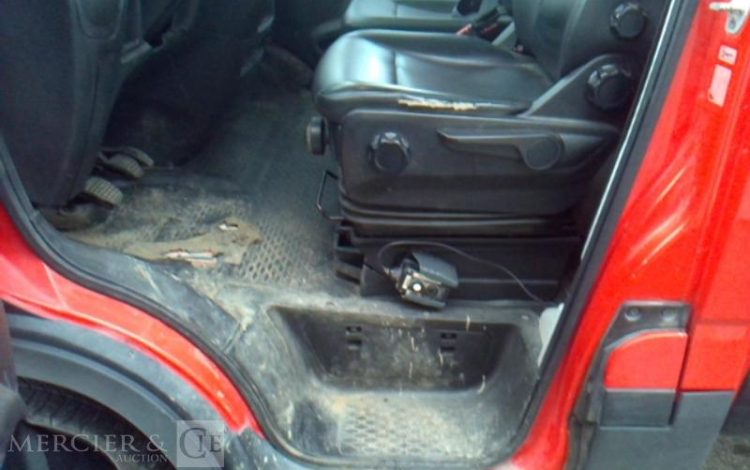 IVECO 35-120 BENNE SIMPLE CABINE COFFRE  EW-452-WV