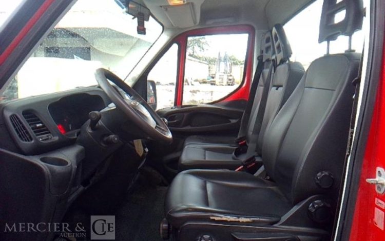 IVECO 35-120 BENNE SIMPLE CABINE COFFRE  EW-452-WV