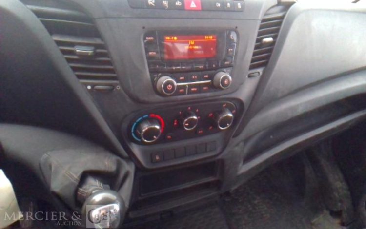 IVECO 35-120 BENNE SIMPLE CABINE COFFRE  EW-452-WV