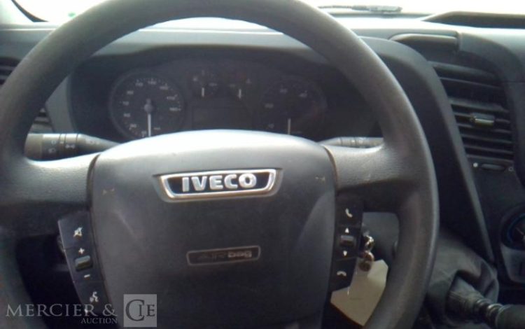 IVECO 35-120 BENNE SIMPLE CABINE COFFRE  EW-452-WV