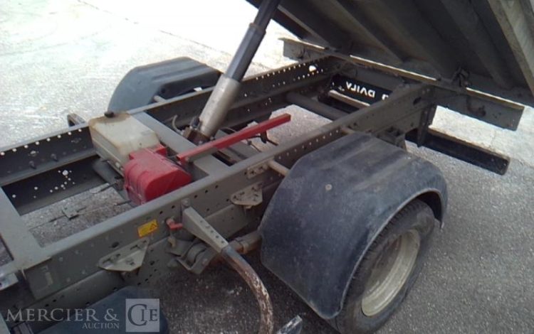 IVECO 35-120 BENNE SIMPLE CABINE COFFRE  EW-452-WV