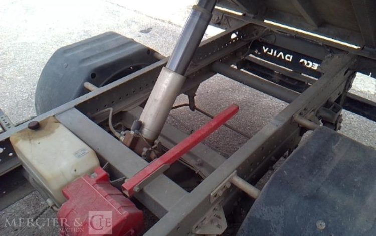 IVECO 35-120 BENNE SIMPLE CABINE COFFRE  EW-452-WV