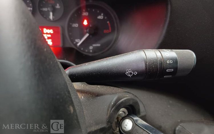 IVECO DAILY 35C12 BENNE AVEC COFFRE ACIER DIESEL – 156826 KMS – ANNEE 2018 ROUGE EX-603-LT