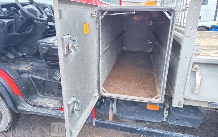 IVECO DAILY 35C12 BENNE AVEC COFFRE ACIER DIESEL – 156826 KMS – ANNEE 2018 ROUGE EX-603-LT