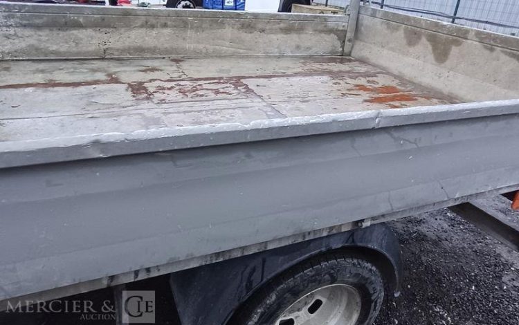 IVECO DAILY 35C12 BENNE AVEC COFFRE ACIER DIESEL – 156826 KMS – ANNEE 2018 ROUGE EX-603-LT