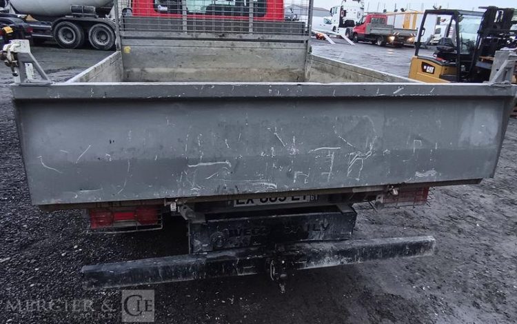 IVECO DAILY 35C12 BENNE AVEC COFFRE ACIER DIESEL – 156826 KMS – ANNEE 2018 ROUGE EX-603-LT