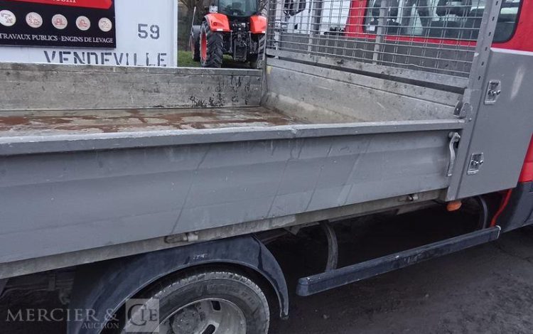 IVECO DAILY 35C12 BENNE AVEC COFFRE ACIER DIESEL – 156826 KMS – ANNEE 2018 ROUGE EX-603-LT