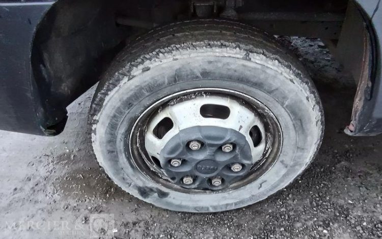 IVECO DAILY 35C12 BENNE AVEC COFFRE ACIER DIESEL – 156826 KMS – ANNEE 2018 ROUGE EX-603-LT