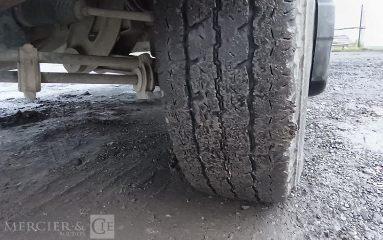 IVECO DAILY 35C12 BENNE AVEC COFFRE ACIER DIESEL – 156826 KMS – ANNEE 2018 ROUGE EX-603-LT