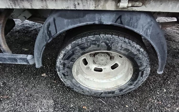 IVECO DAILY 35C12 BENNE AVEC COFFRE ACIER DIESEL – 156826 KMS – ANNEE 2018 ROUGE EX-603-LT