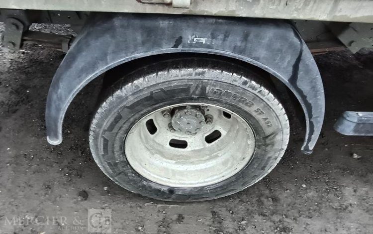 IVECO DAILY 35C12 BENNE AVEC COFFRE ACIER DIESEL – 156826 KMS – ANNEE 2018 ROUGE EX-603-LT