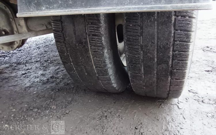 IVECO DAILY 35C12 BENNE AVEC COFFRE ACIER DIESEL – 156826 KMS – ANNEE 2018 ROUGE EX-603-LT