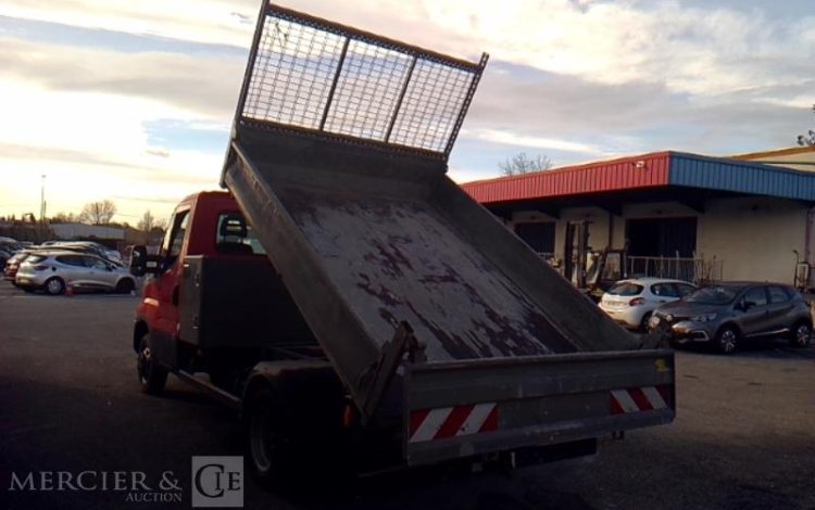 IVECO 35S12 BENNE SIMPLE CABINE COFFRE  EX-857-TN