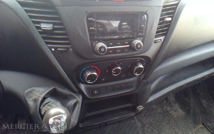 IVECO 35-120 BENNE SIMPLE CABINE COFFRE  EY-135-MK