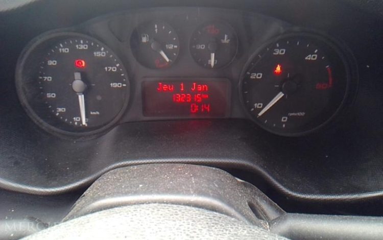 IVECO 35-120 BENNE SIMPLE CABINE COFFRE  EY-135-MK