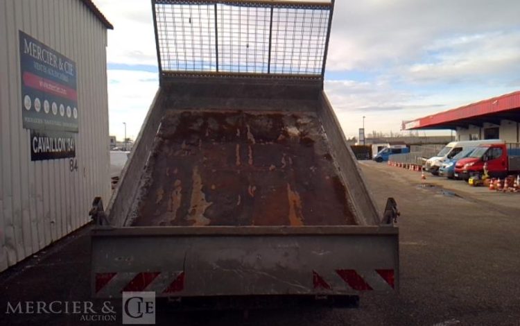 IVECO 35-120 BENNE SIMPLE CABINE COFFRE  EY-135-MK