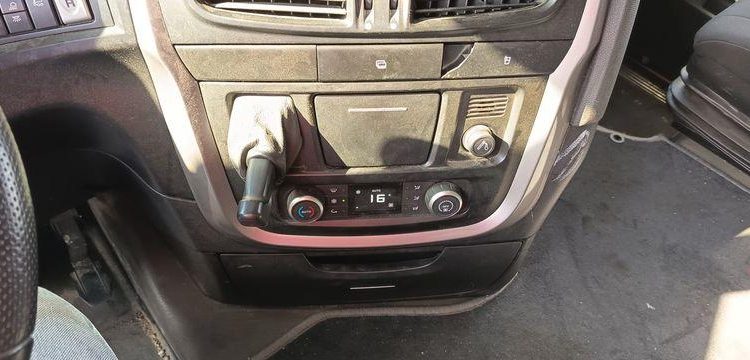 IVECO STRALIS 460 NP – PTRA 44 TONNES – GAZ – 228591 KMS – ANNEE 2018 JAUNE FB-616-TQ