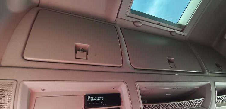 IVECO STRALIS 460 NP – PTRA 44 TONNES – GAZ – 228591 KMS – ANNEE 2018 JAUNE FB-616-TQ