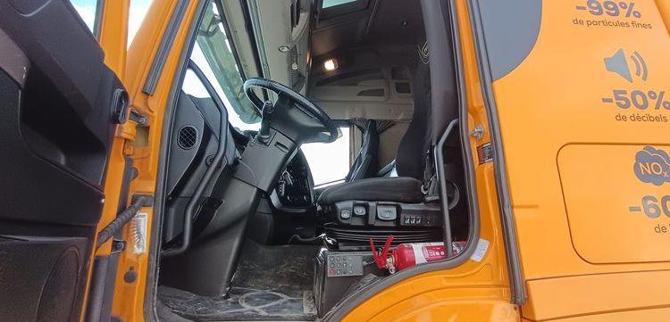 IVECO STRALIS NP460 – PTRA : 44 TONNES – GAZ – 205247 KMS – JAUNE FB-623-TQ