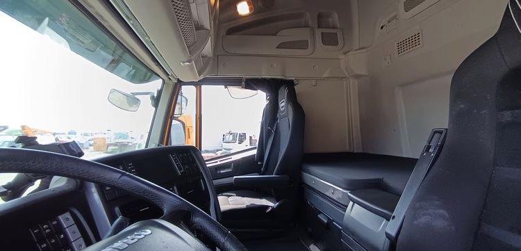 IVECO STRALIS 460 NP – PTRA : 44 TONNES – GAZ – 287316 KMS – ANNEE 2018 JAUNE FB-635-TQ