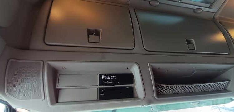 IVECO STRALIS 460 NP – PTRA : 44 TONNES – GAZ – 287316 KMS – ANNEE 2018 JAUNE FB-635-TQ