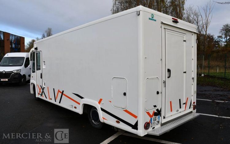 RENAULT CAMION MAGASIN  EUROMAG HELIOSTAR PANO 6m7 SUR BASE RENAULT 2.3 BLUEDCI 145ch BLANC GG-271-ZM