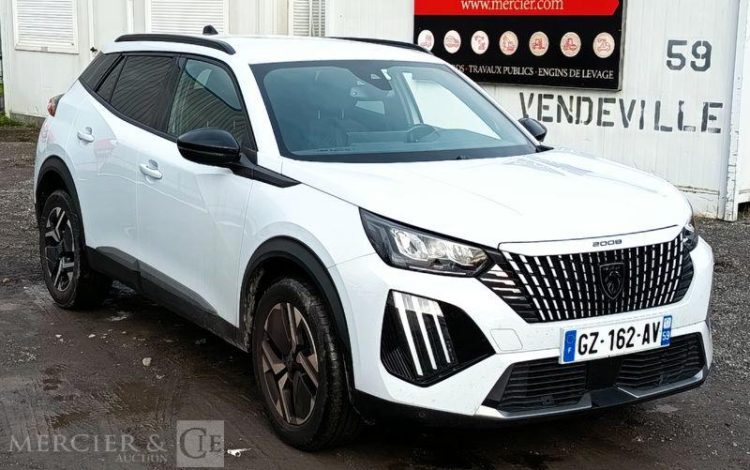PEUGEOT 2008 PURETECH 100 ALLURE  GZ-162-AV