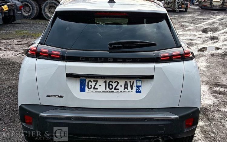 PEUGEOT 2008 PURETECH 100 ALLURE  GZ-162-AV