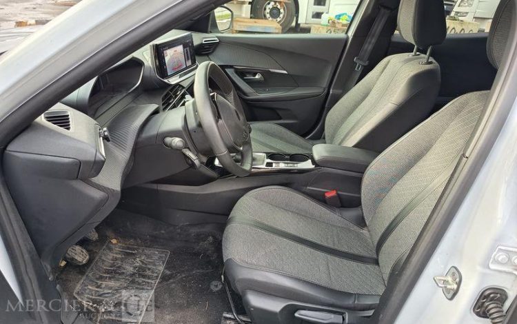 PEUGEOT 2008 PURETECH 100 ALLURE  GZ-162-AV