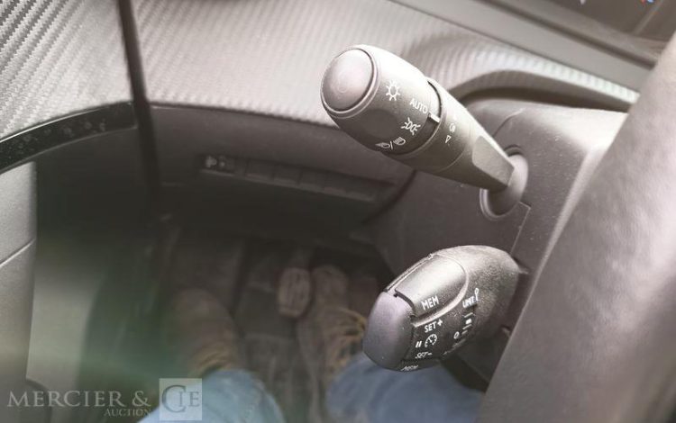 PEUGEOT 2008 PURETECH 100 ALLURE  GZ-162-AV