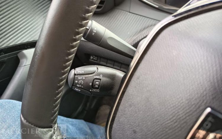 PEUGEOT 2008 PURETECH 100 ALLURE  GZ-162-AV