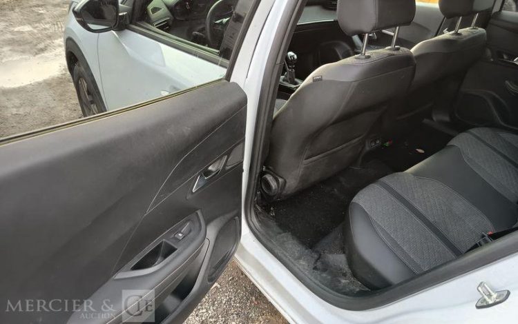PEUGEOT 2008 PURETECH 100 ALLURE  GZ-162-AV
