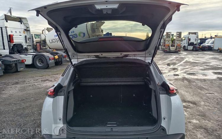 PEUGEOT 2008 PURETECH 100 ALLURE  GZ-162-AV