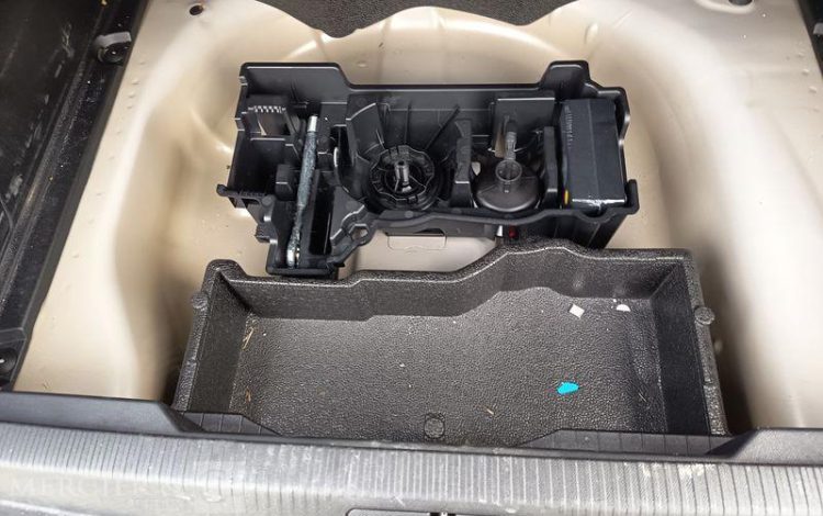 PEUGEOT 2008 PURETECH 100 ALLURE  GZ-162-AV