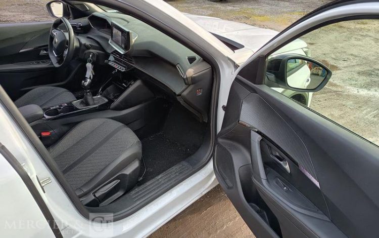 PEUGEOT 2008 PURETECH 100 ALLURE  GZ-162-AV