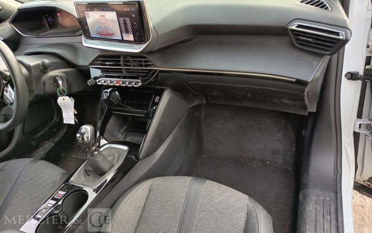 PEUGEOT 2008 PURETECH 100 ALLURE  GZ-162-AV