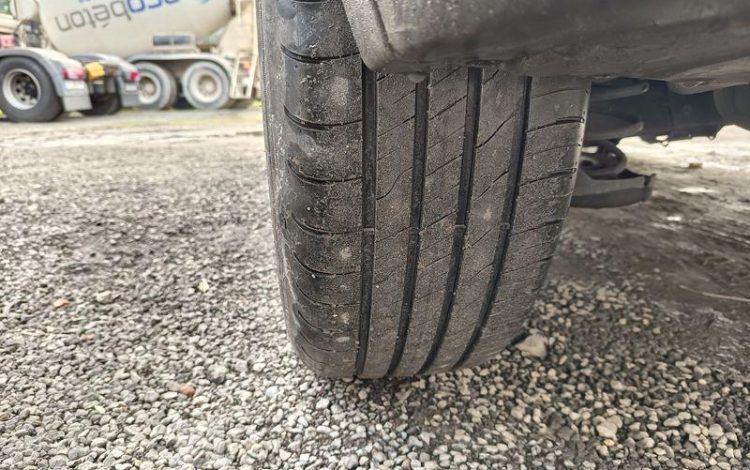 PEUGEOT 2008 PURETECH 100 ALLURE  GZ-162-AV