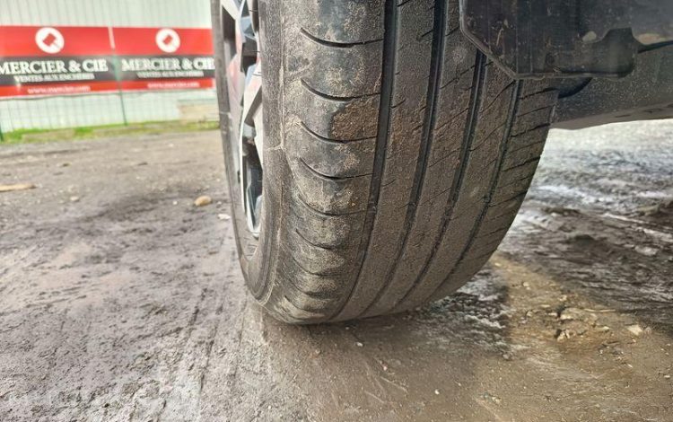 PEUGEOT 2008 PURETECH 100 ALLURE  GZ-162-AV