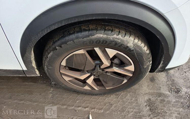 PEUGEOT 2008 PURETECH 100 ALLURE  GZ-162-AV